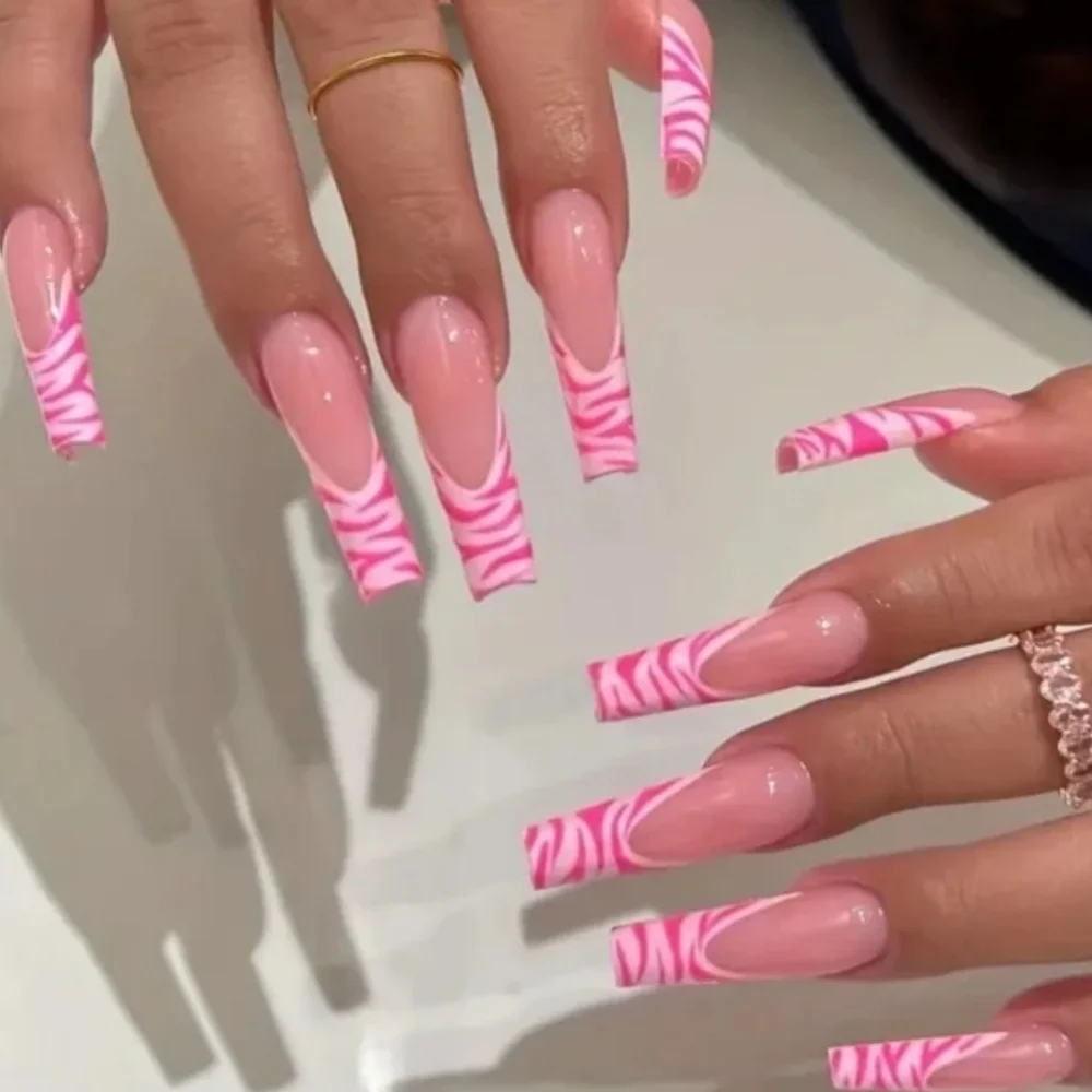 24 Pieces Fake press on nails